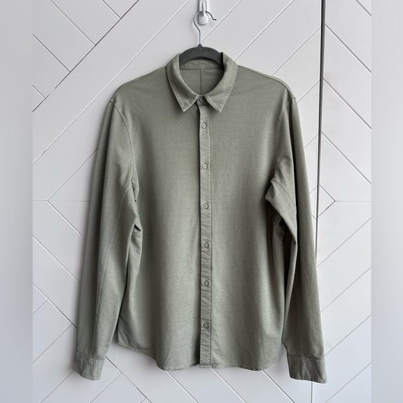 Men’s Lululemon Commission Long Sleeve button up shirt size M in sage green - Picture 2 of 9